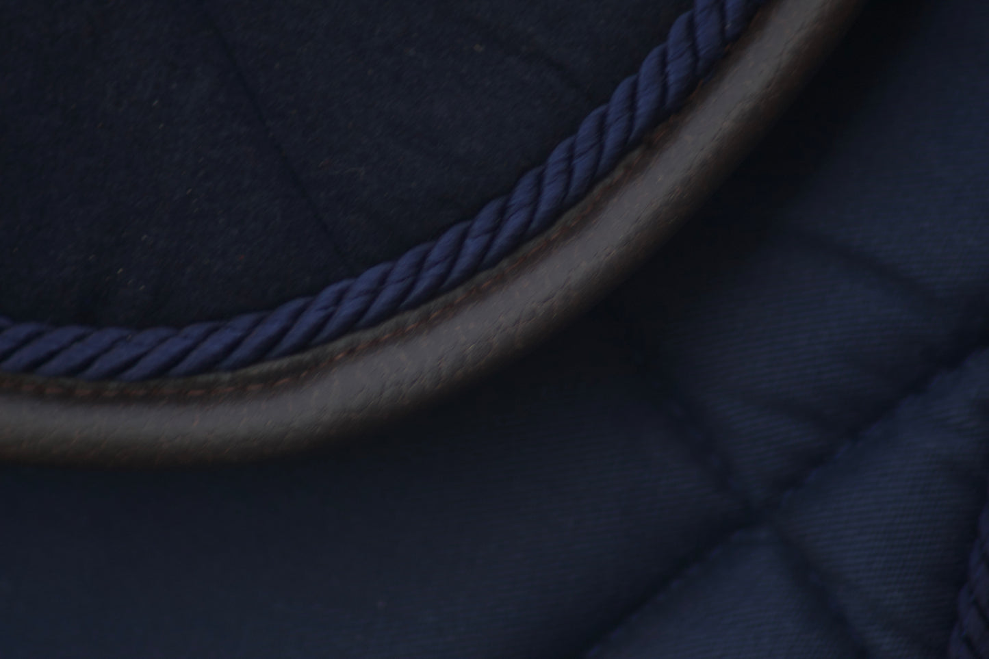 Leon – Refined+ – Mitternachtsblau mit Lederfinish