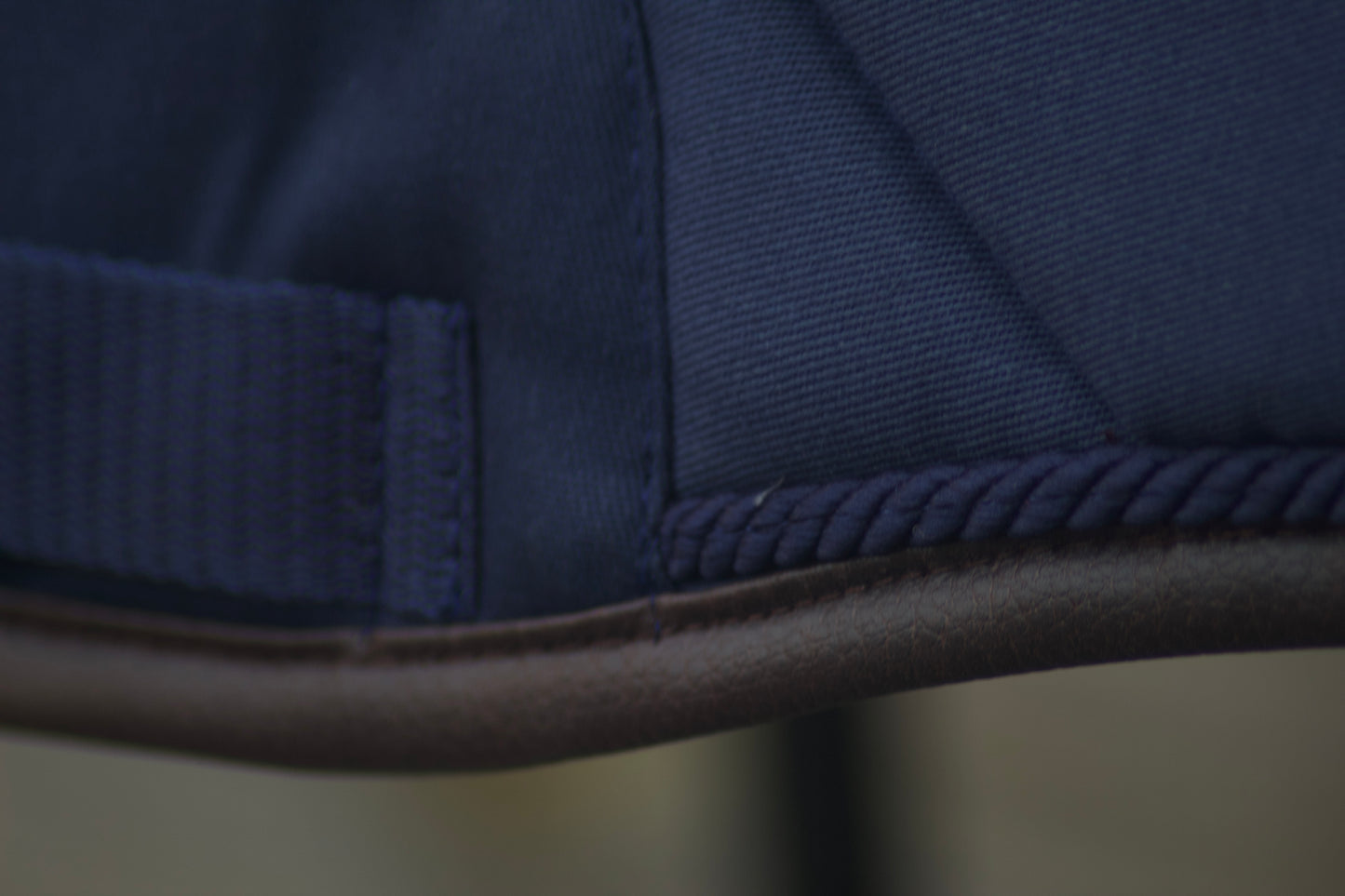 Leon – Refined+ – Mitternachtsblau mit Lederfinish