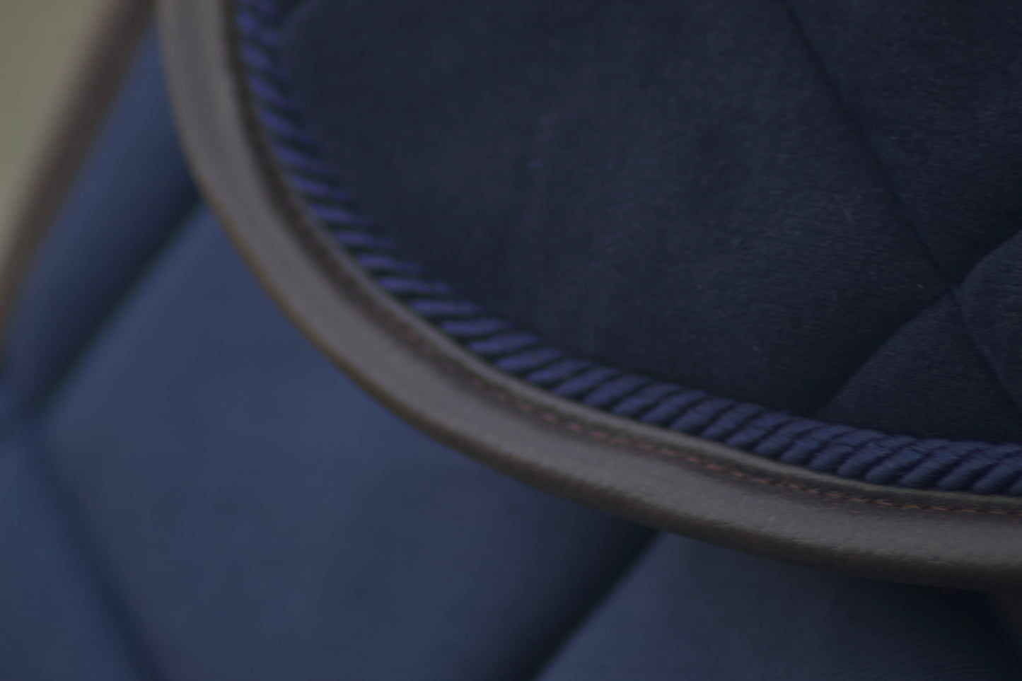 Leon – Refined+ – Mitternachtsblau mit Lederfinish