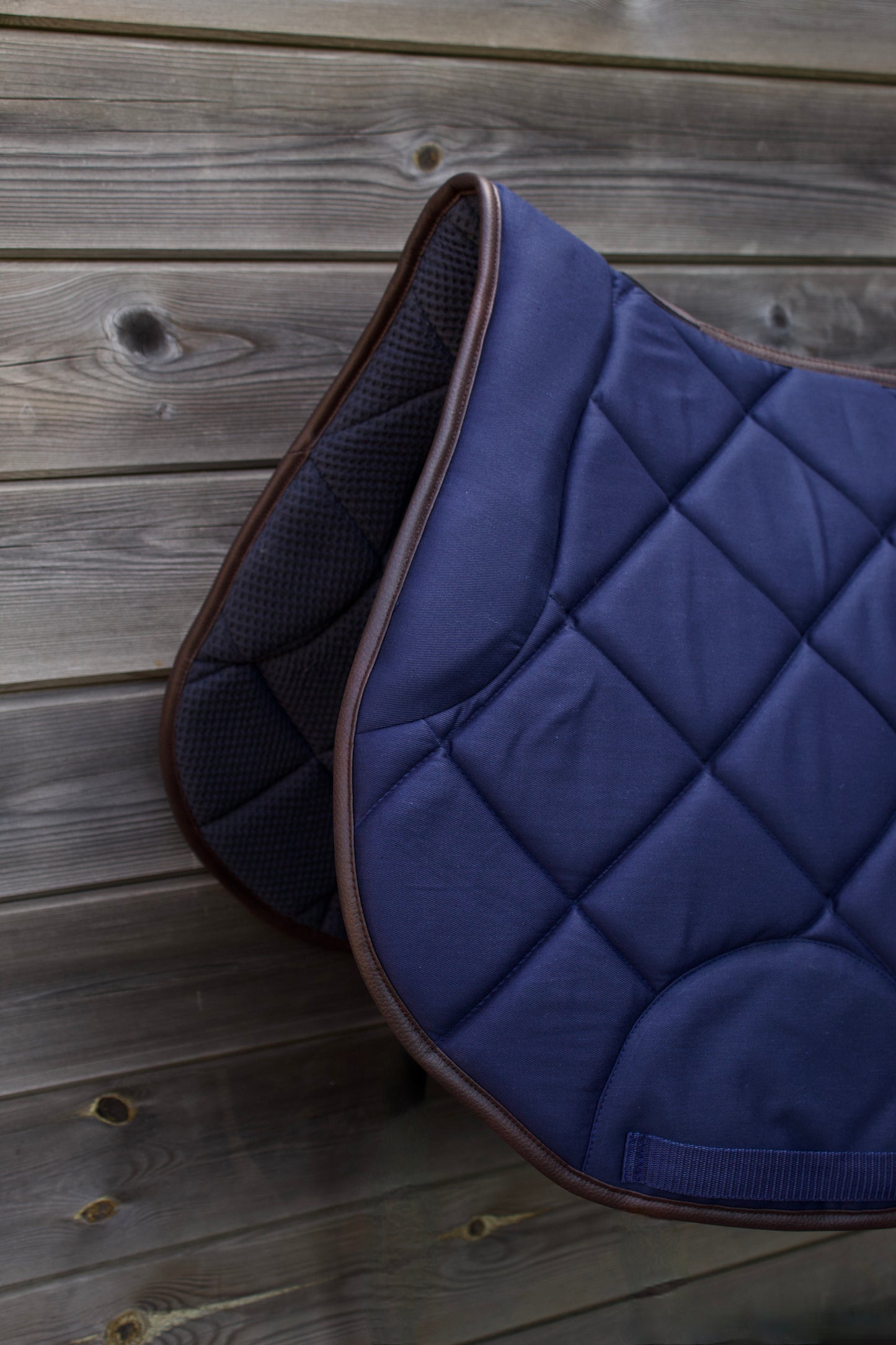 Leon – Refined+ – Mitternachtsblau mit Lederfinish