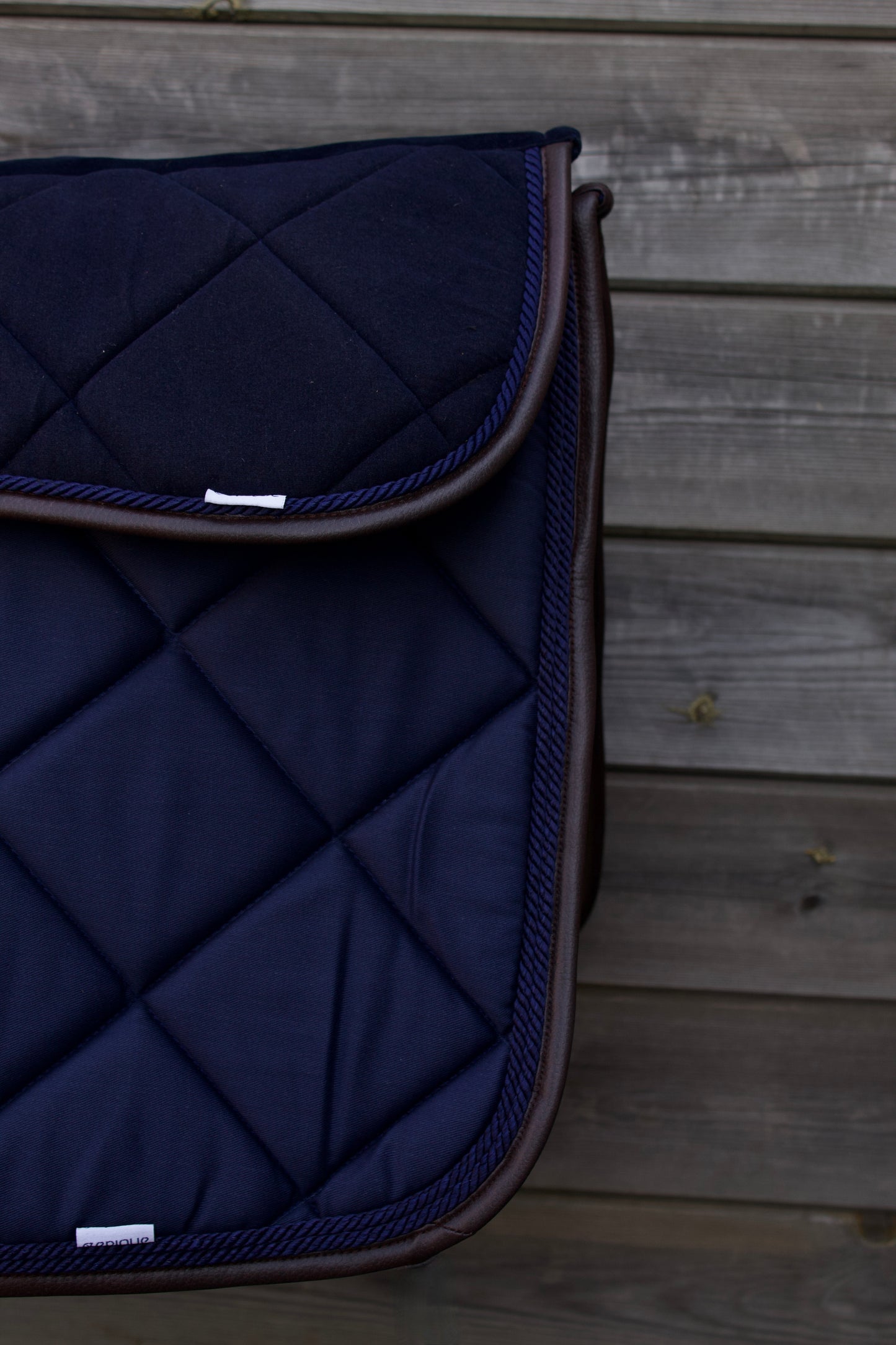 Leon – Refined+ – Mitternachtsblau mit Lederfinish