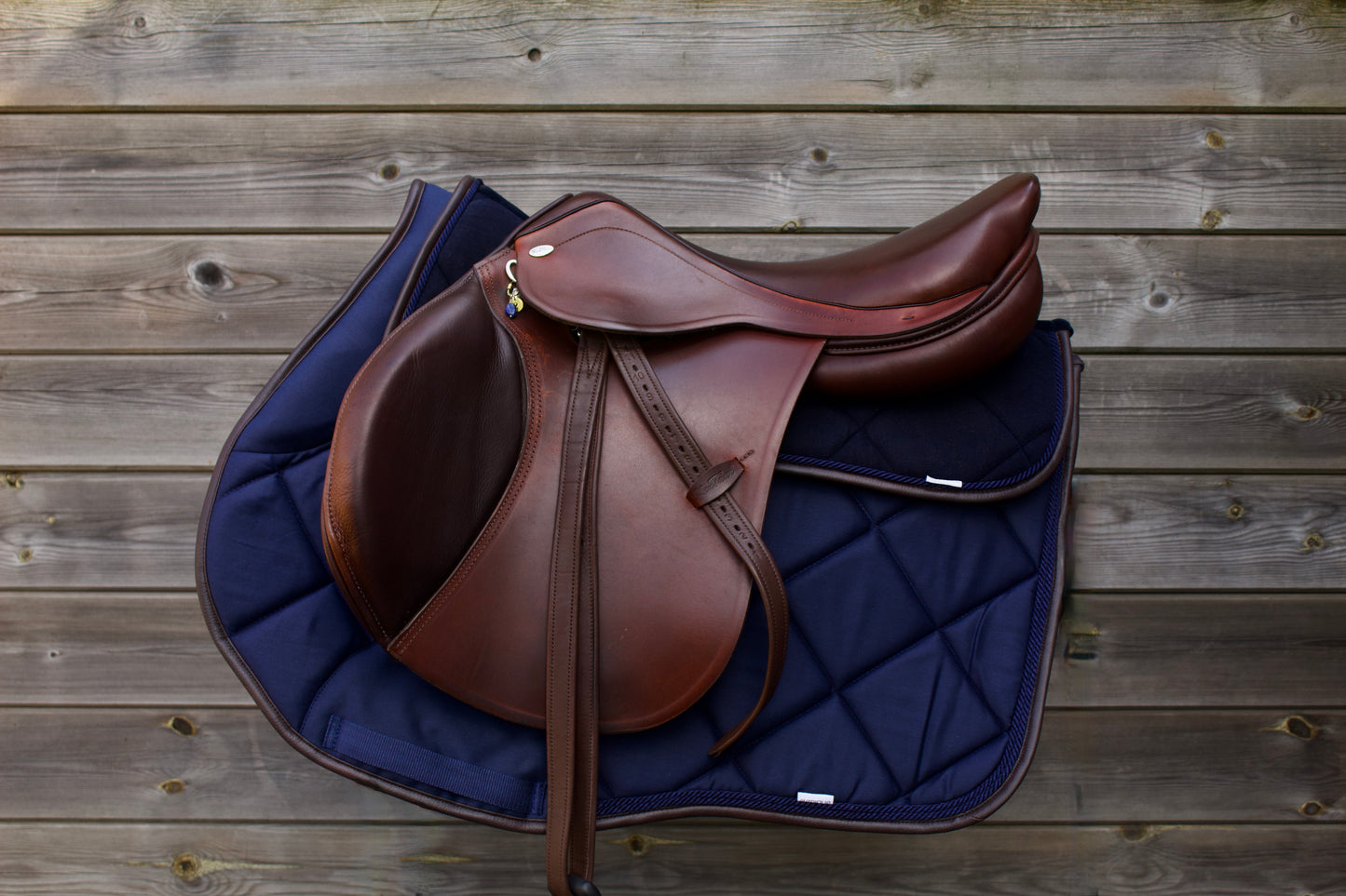 Leon – Refined+ – Mitternachtsblau mit Lederfinish