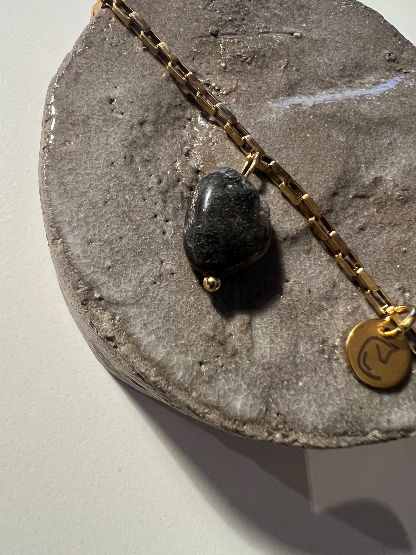 Goldenes Glücksarmband – reine Konsistenz – lila Jade – hellrosa